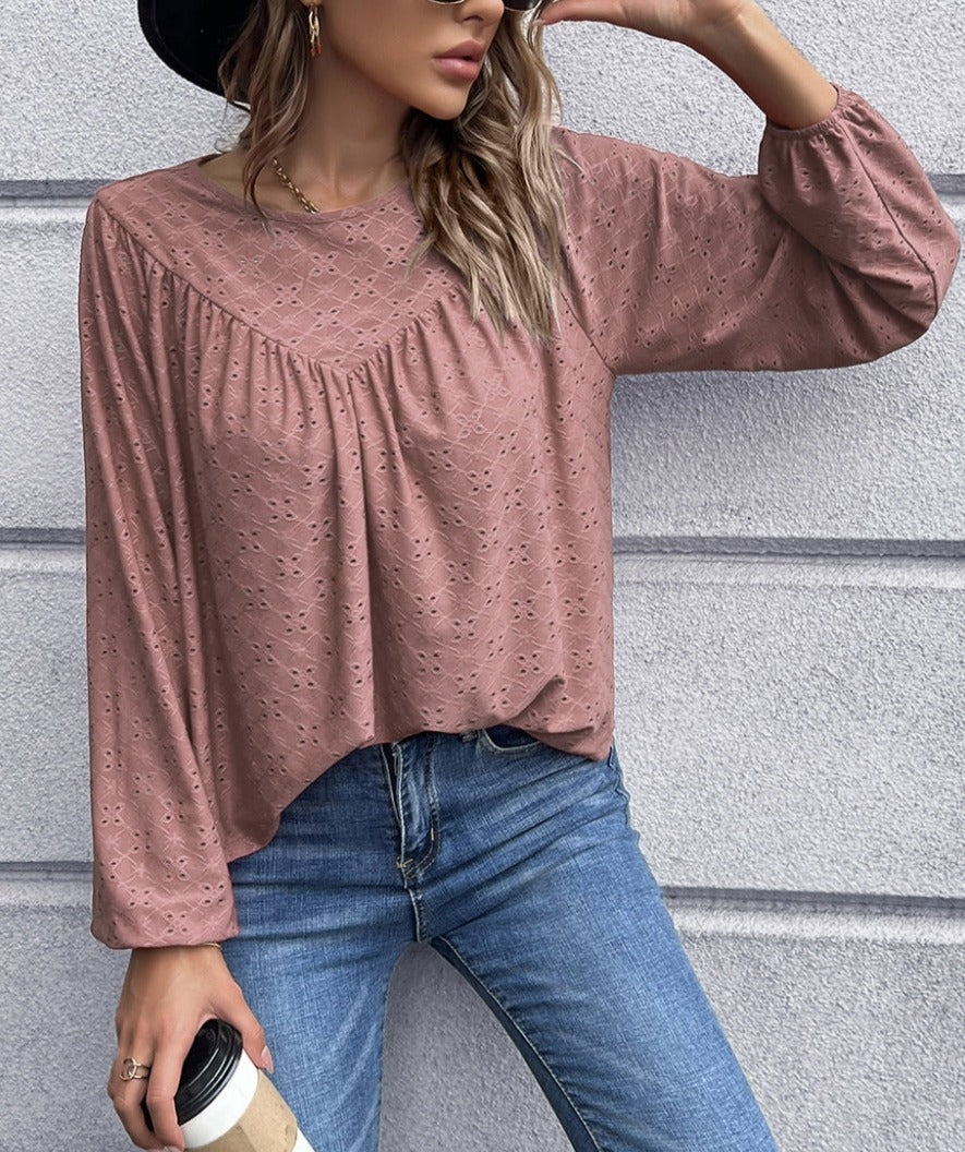 Blusa con detalle de triángulos y ojales