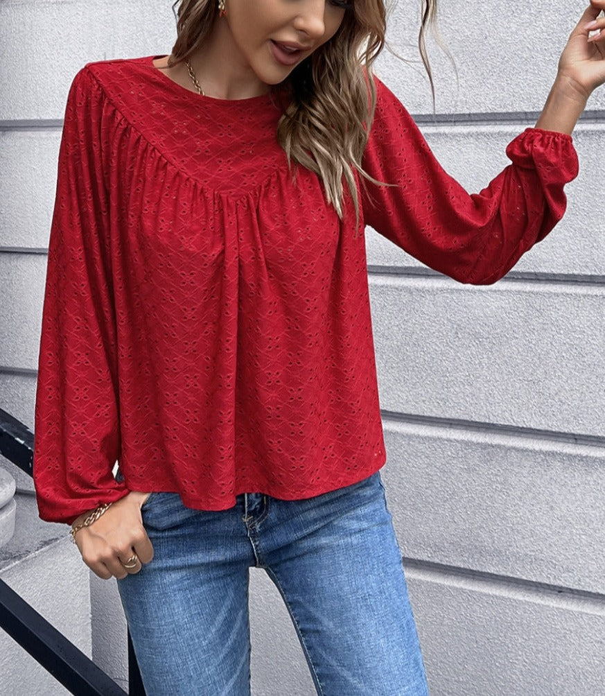 Blusa con detalle de triángulos y ojales