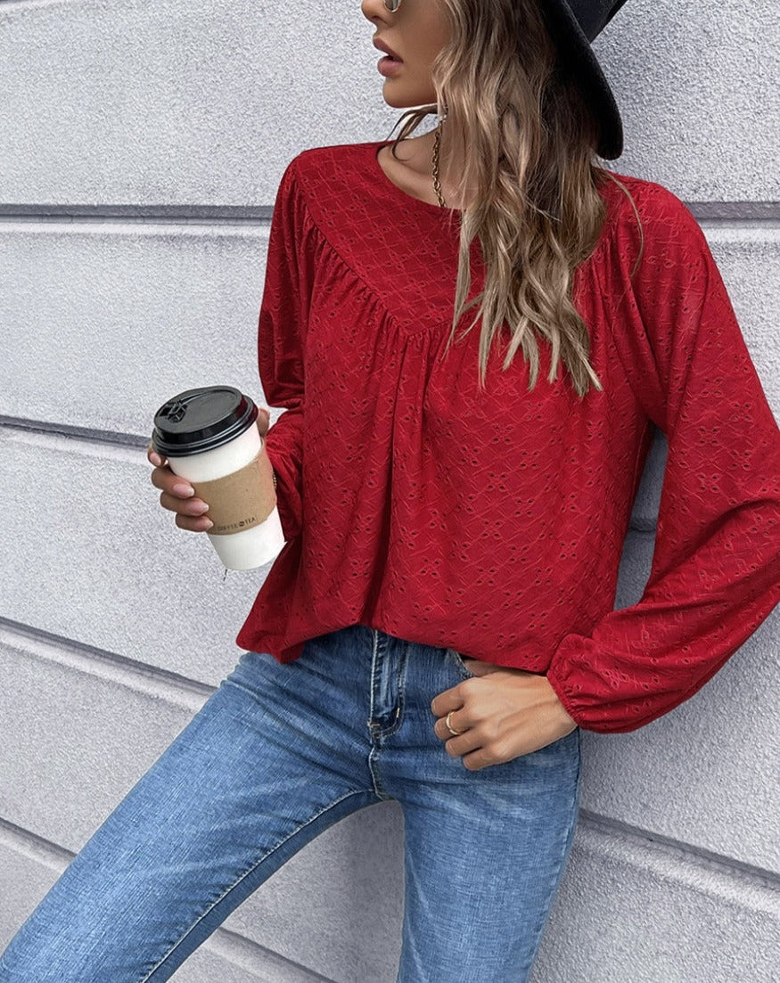 Blusa con detalle de triángulos y ojales