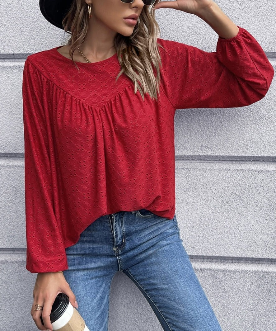 Blusa con detalle de triángulos y ojales