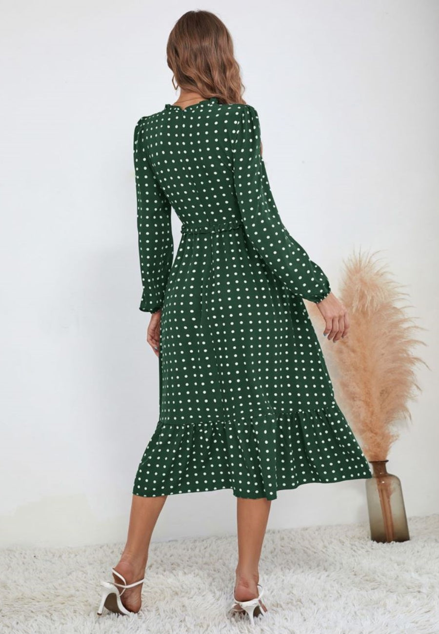 Vestido midi con escote redondo y bajo con volantes