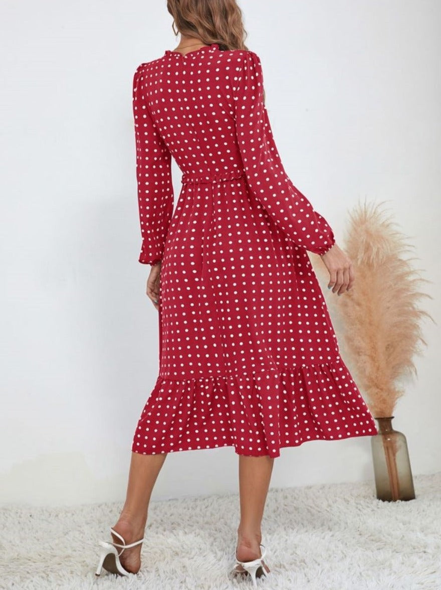 Vestido midi con escote redondo y bajo con volantes