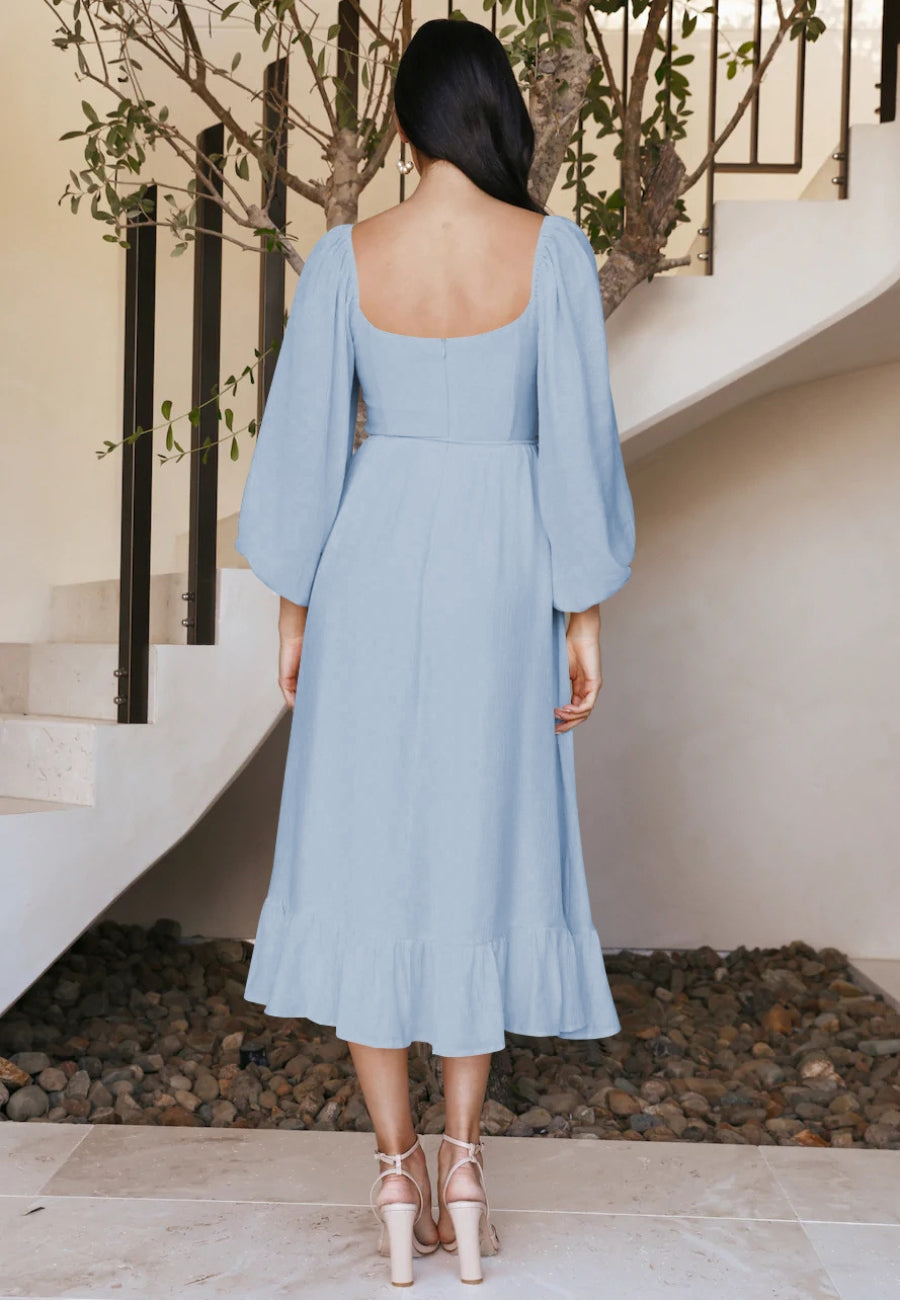 Vestido fruncido con mangas de obispo