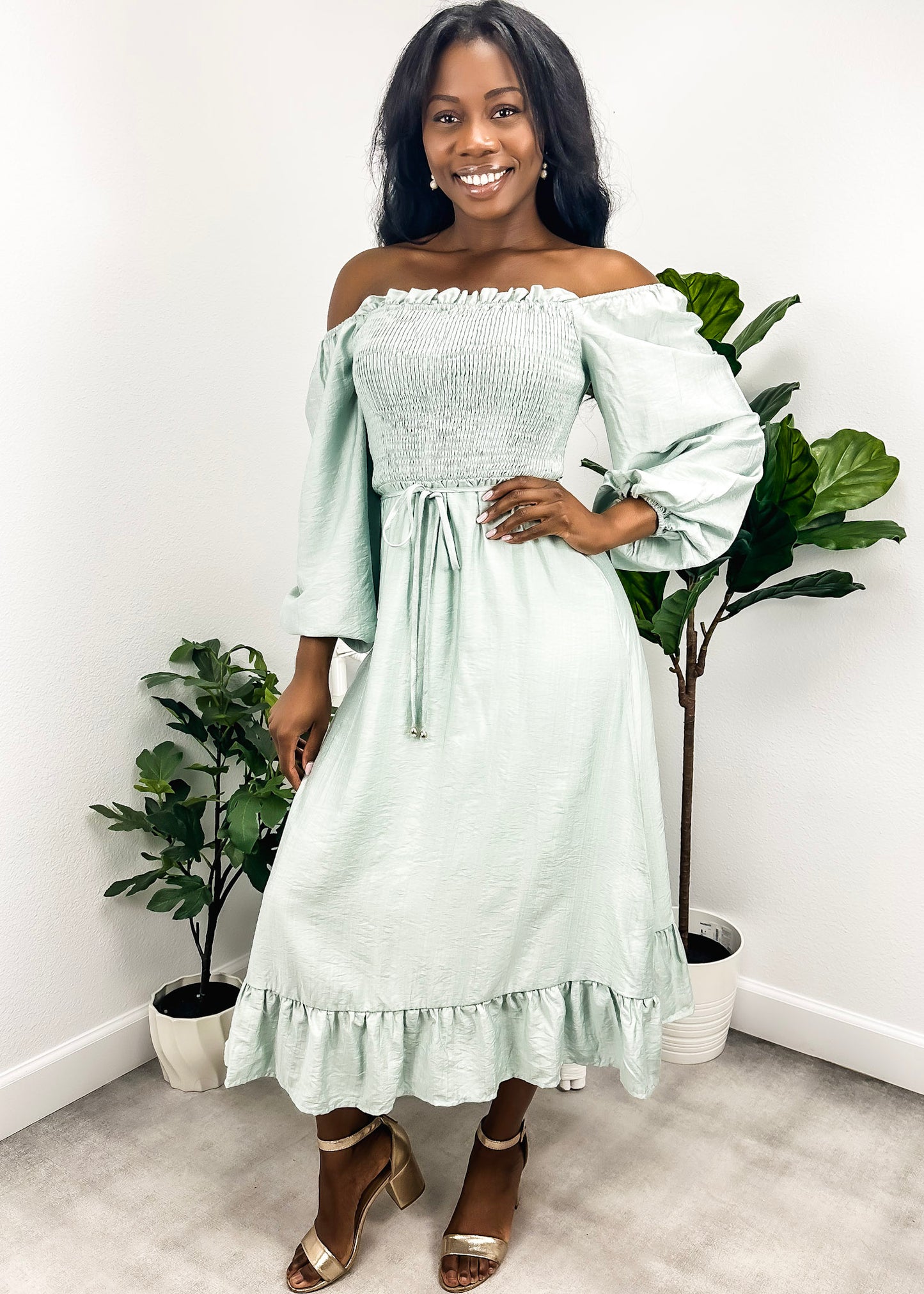 Vestido fruncido con mangas de obispo