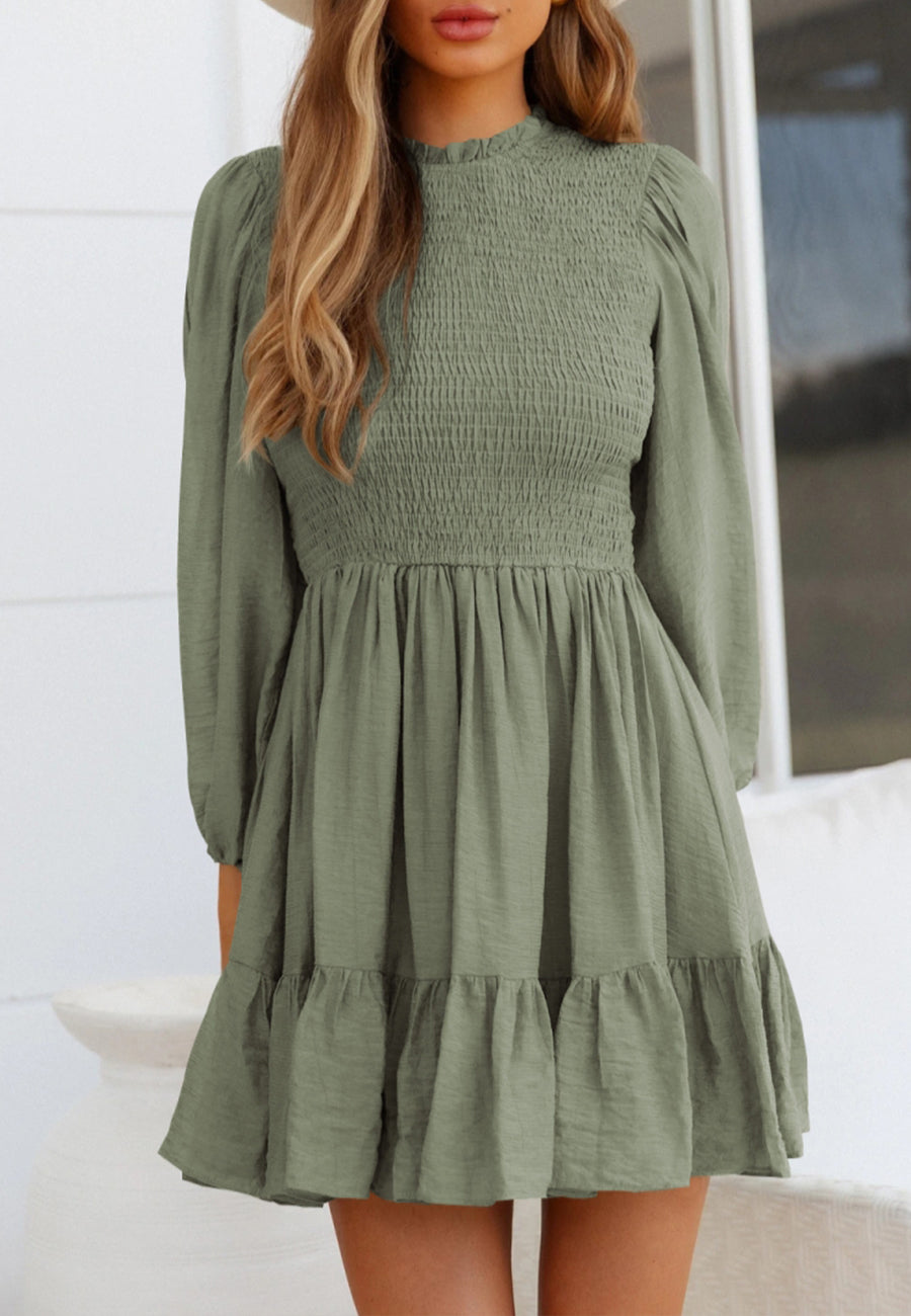 Vestido con vuelo y dobladillo fruncido