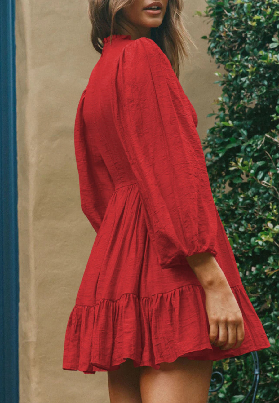 Vestido con vuelo y dobladillo fruncido