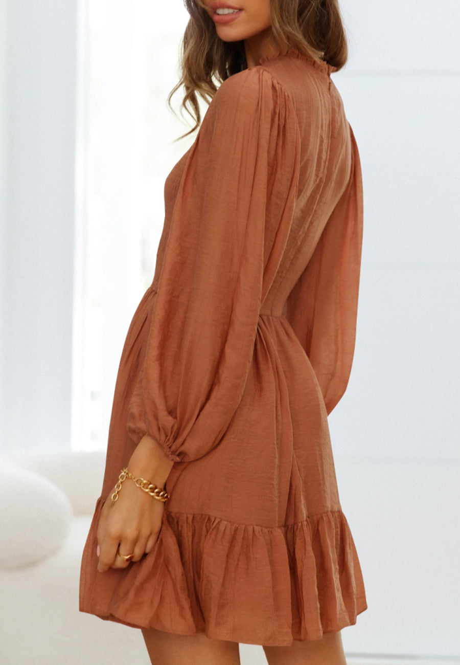 Vestido con vuelo y dobladillo fruncido