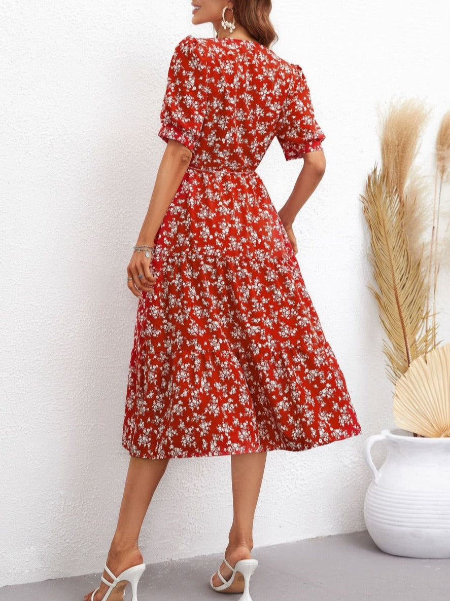 Vestido con vuelo, cuello caído y estampado floral