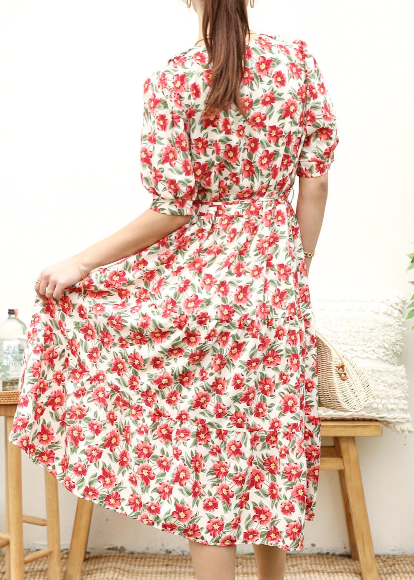 Vestido con cuello y estampado floral romántico