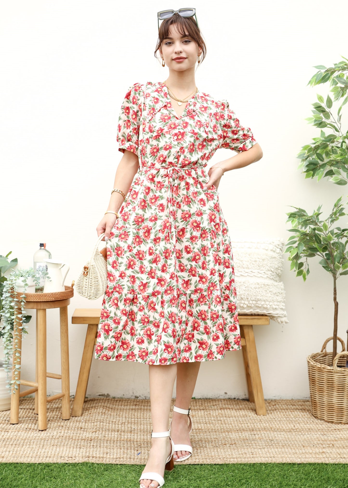 Vestido con cuello y estampado floral romántico