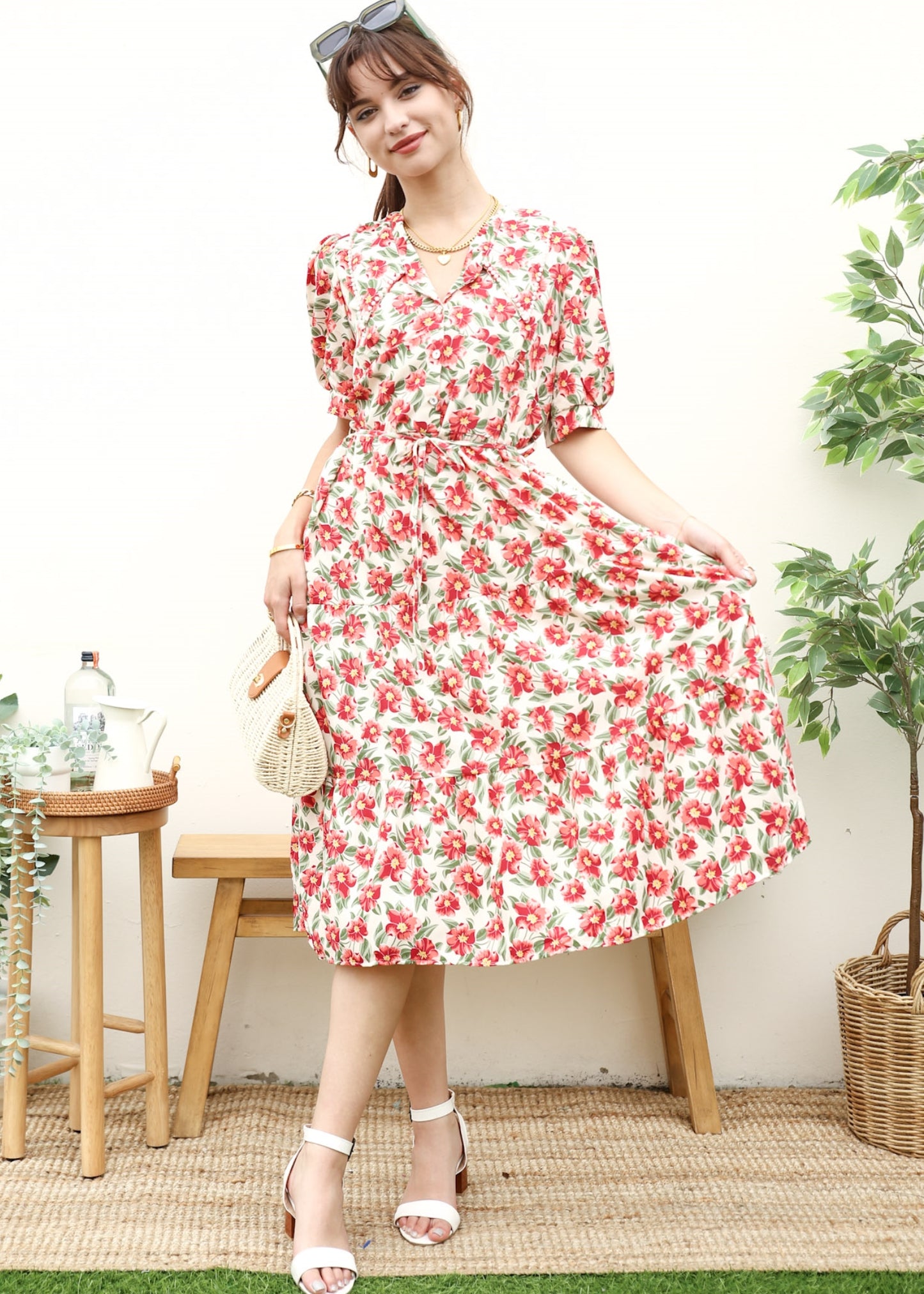 Vestido con cuello y estampado floral romántico