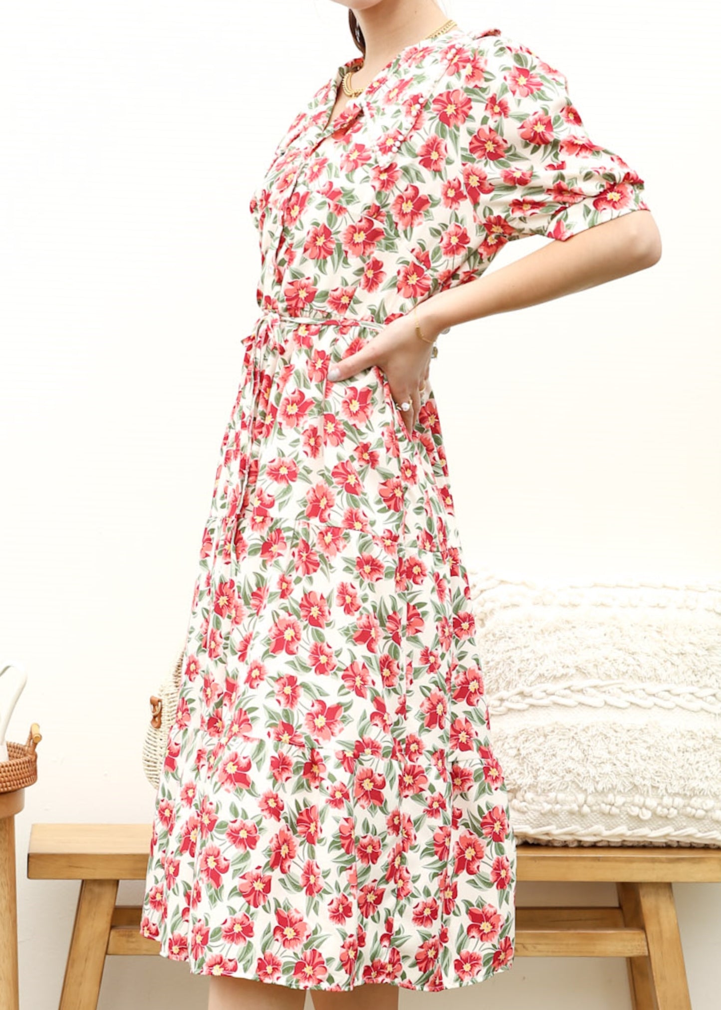 Vestido con cuello y estampado floral romántico