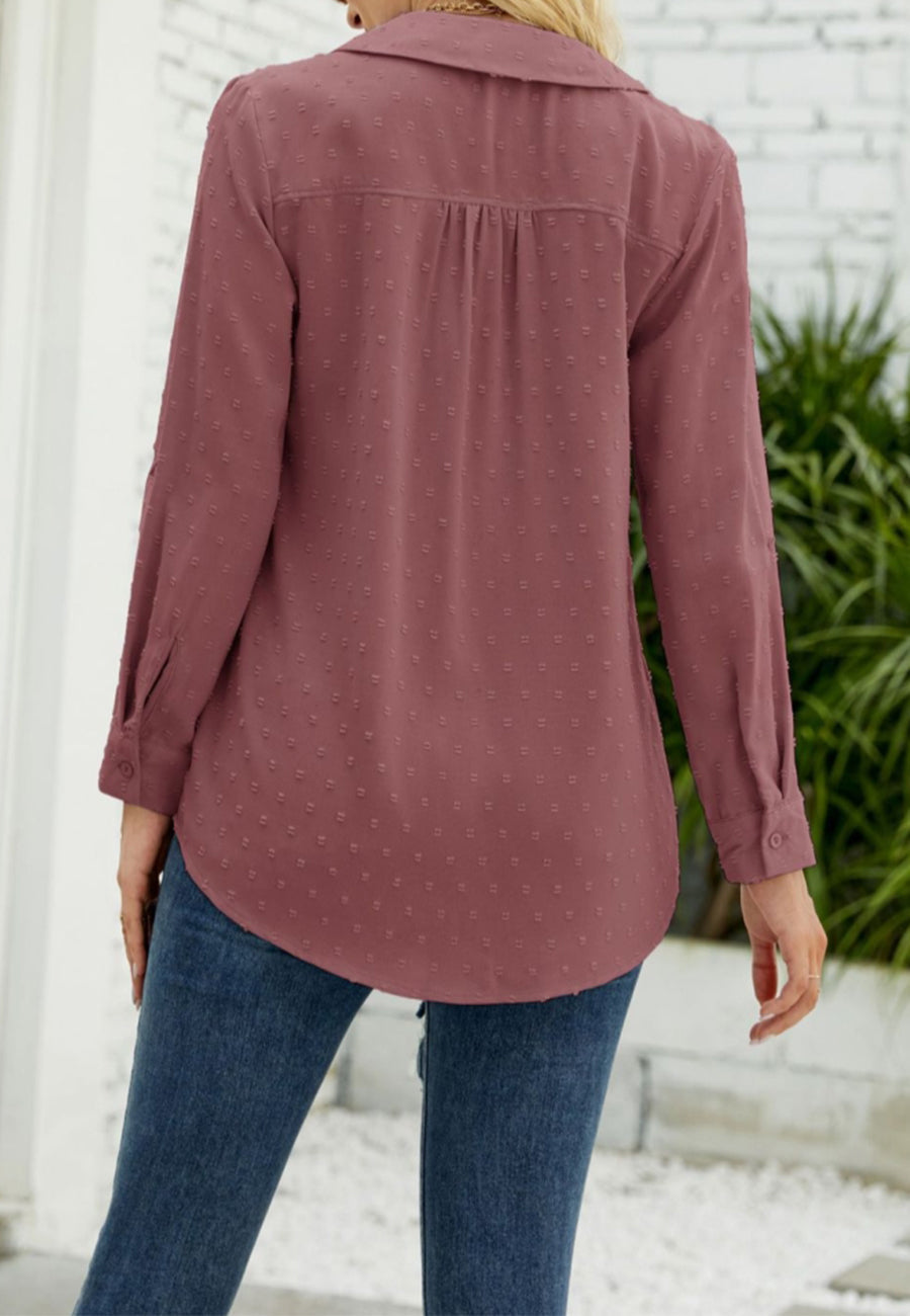 Blusa con cuello de lunares suizos
