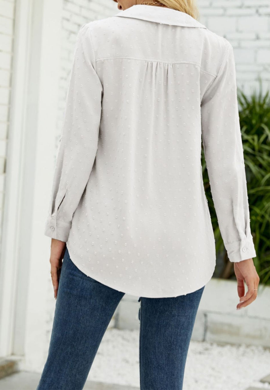 Blusa con cuello de lunares suizos