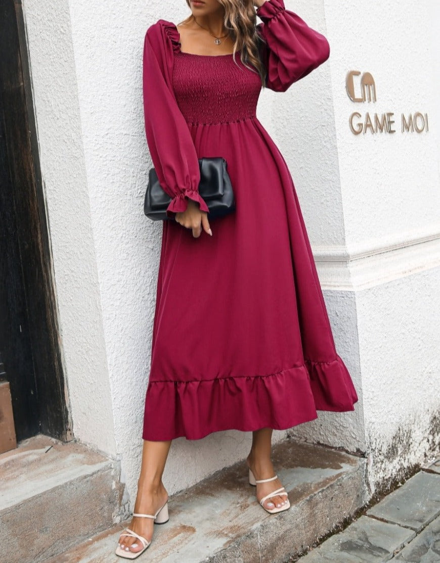 Vestido midi fruncido con escote cuadrado
