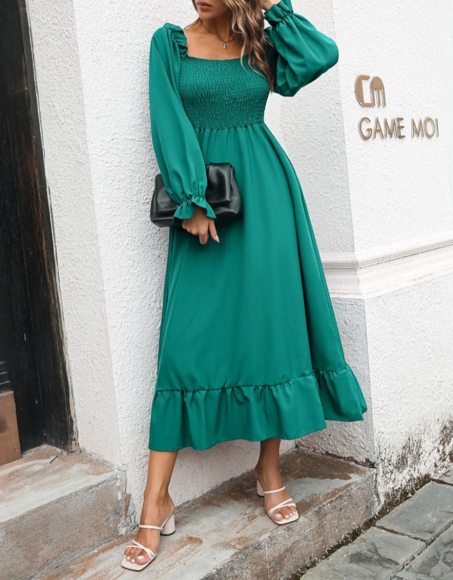 Vestido midi fruncido con escote cuadrado