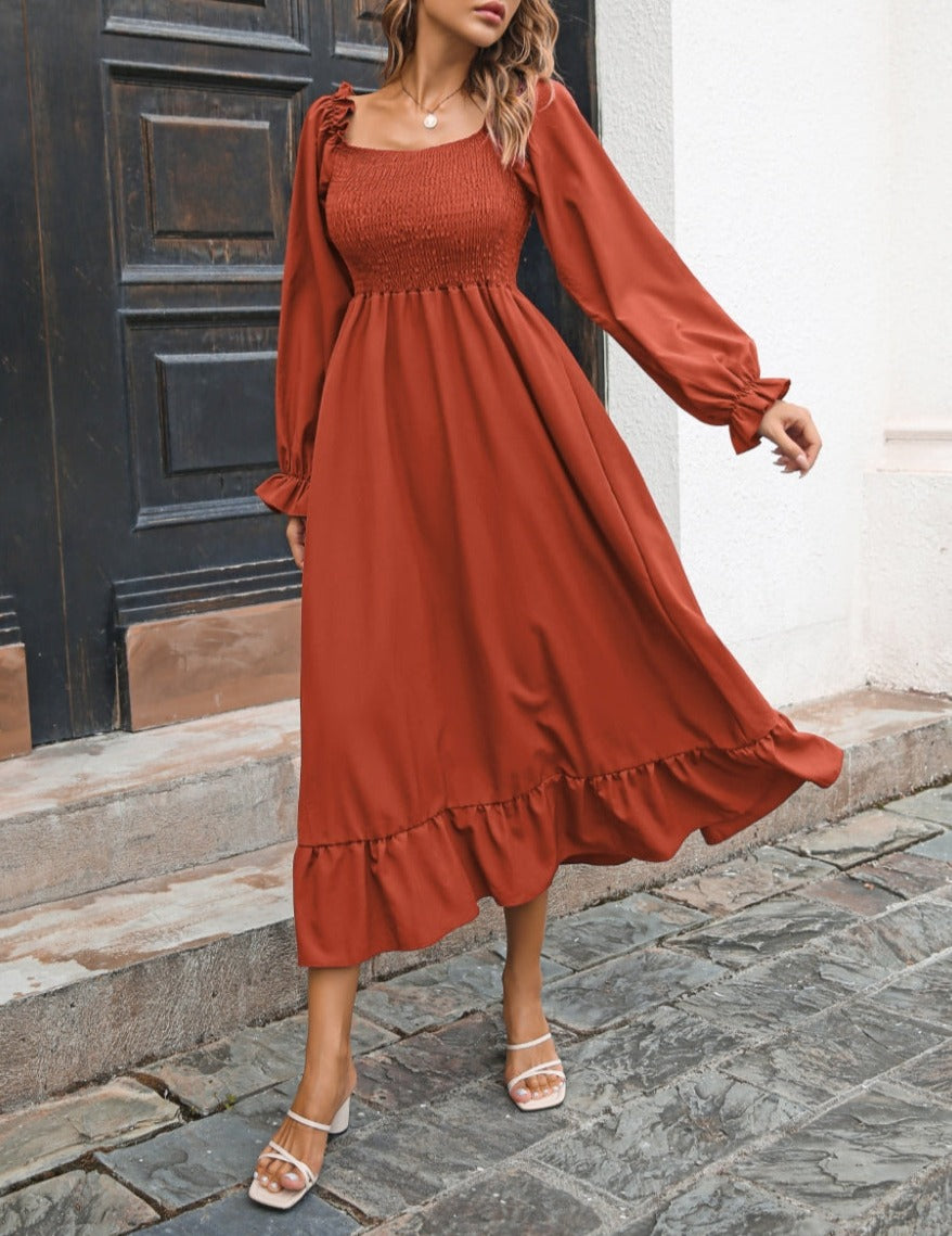 Vestido midi fruncido con escote cuadrado