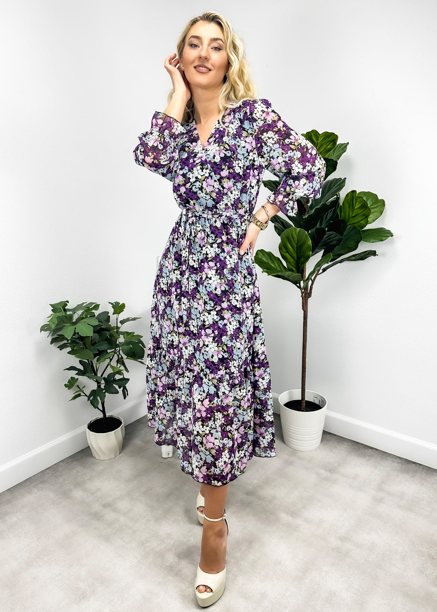 Vestido cruzado ligero con estampado floral