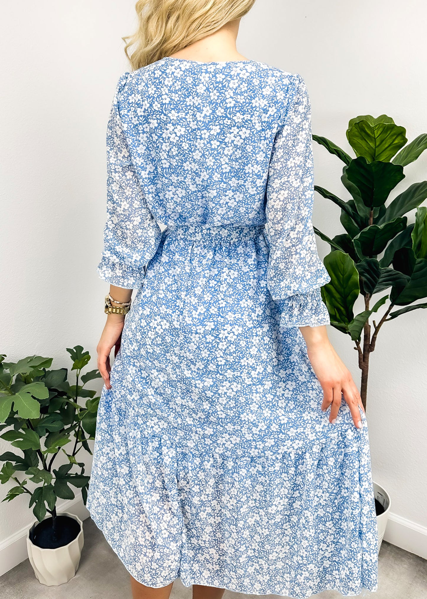 Vestido cruzado ligero con estampado floral