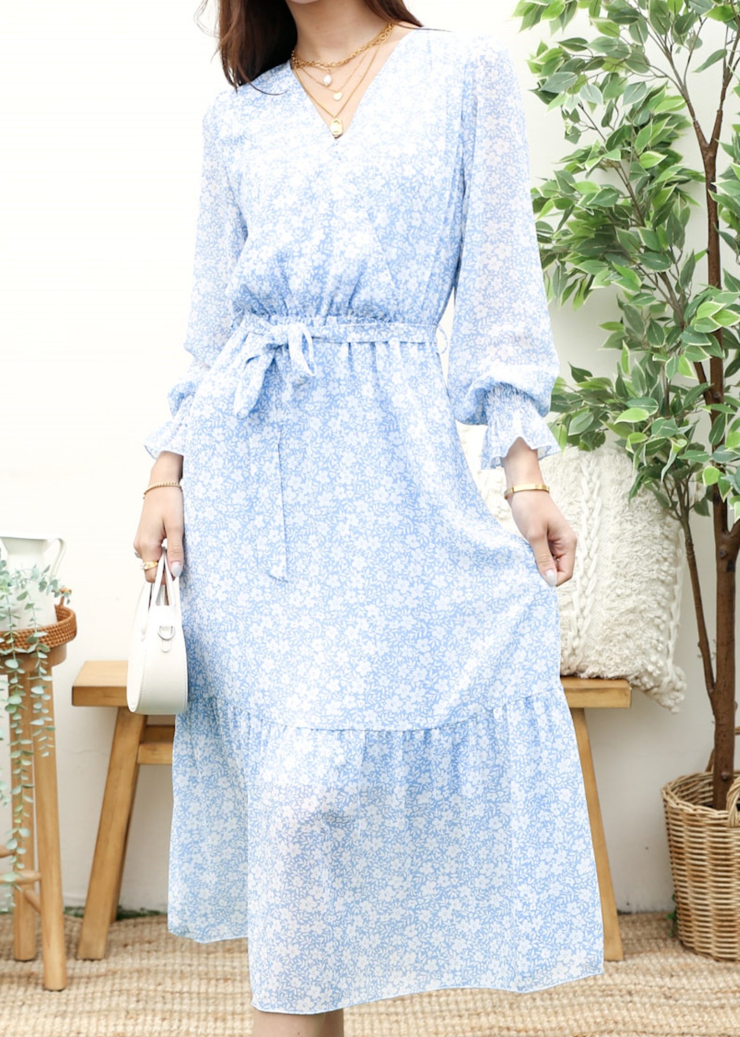 Vestido cruzado ligero con estampado floral
