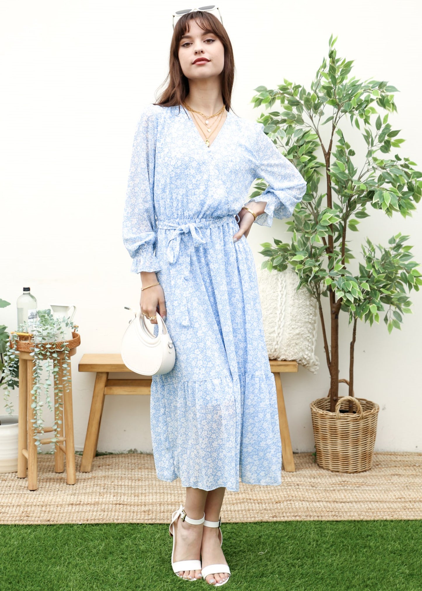 Vestido cruzado ligero con estampado floral