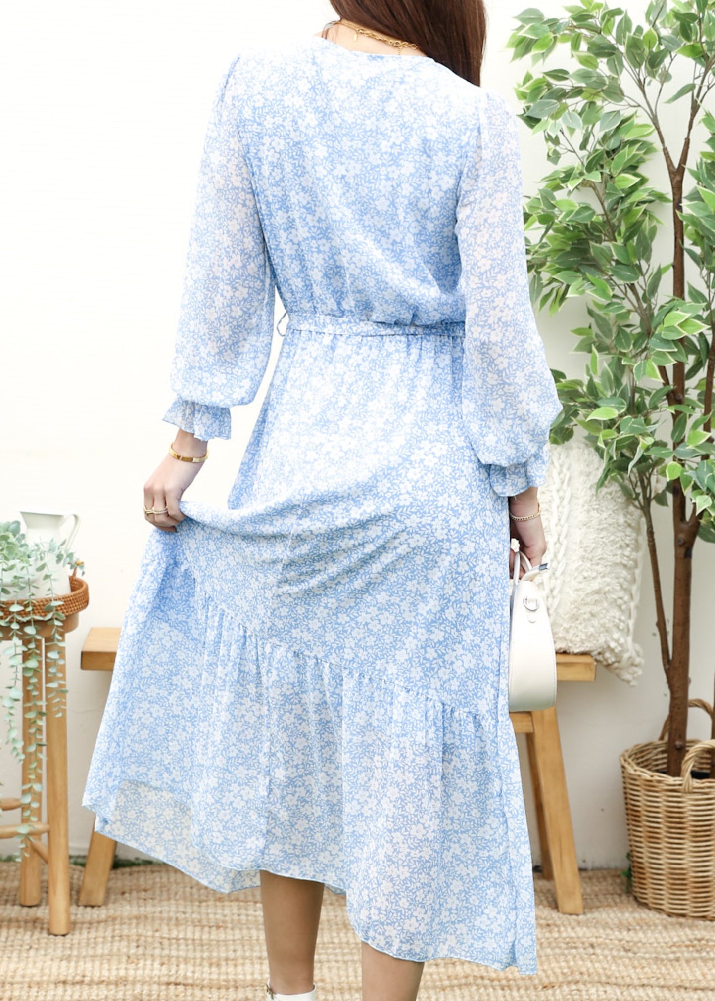 Vestido cruzado ligero con estampado floral