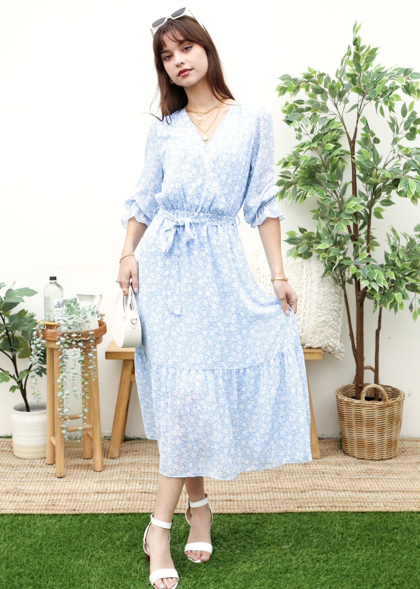 Vestido cruzado ligero con estampado floral
