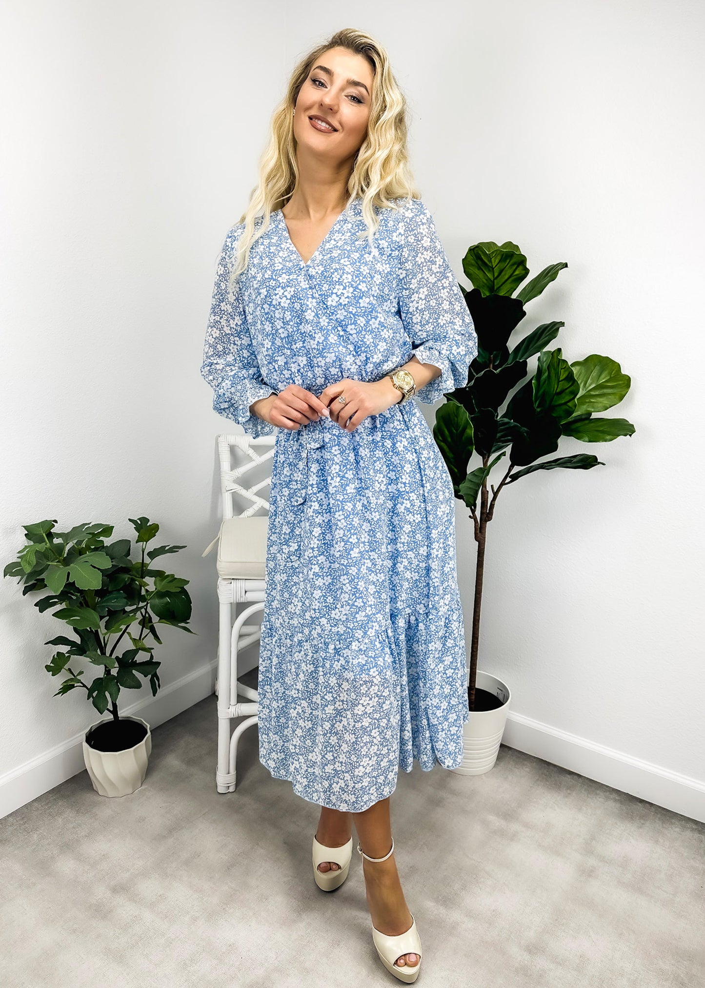 Vestido cruzado ligero con estampado floral