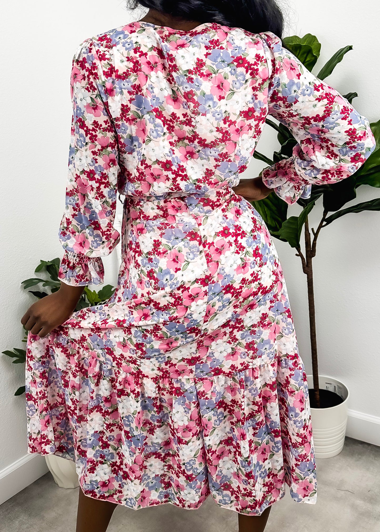 Vestido cruzado ligero con estampado floral