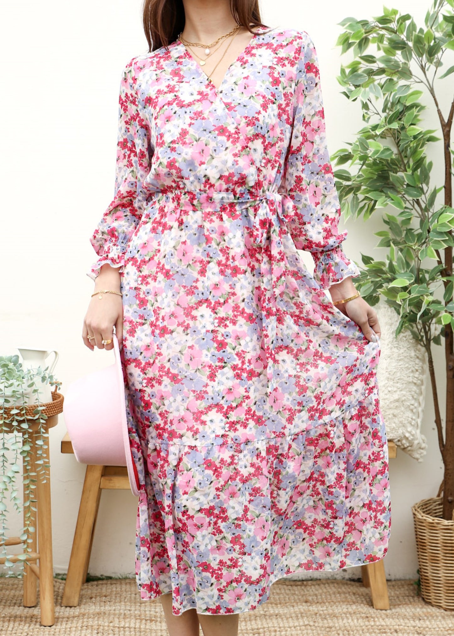 Vestido cruzado ligero con estampado floral