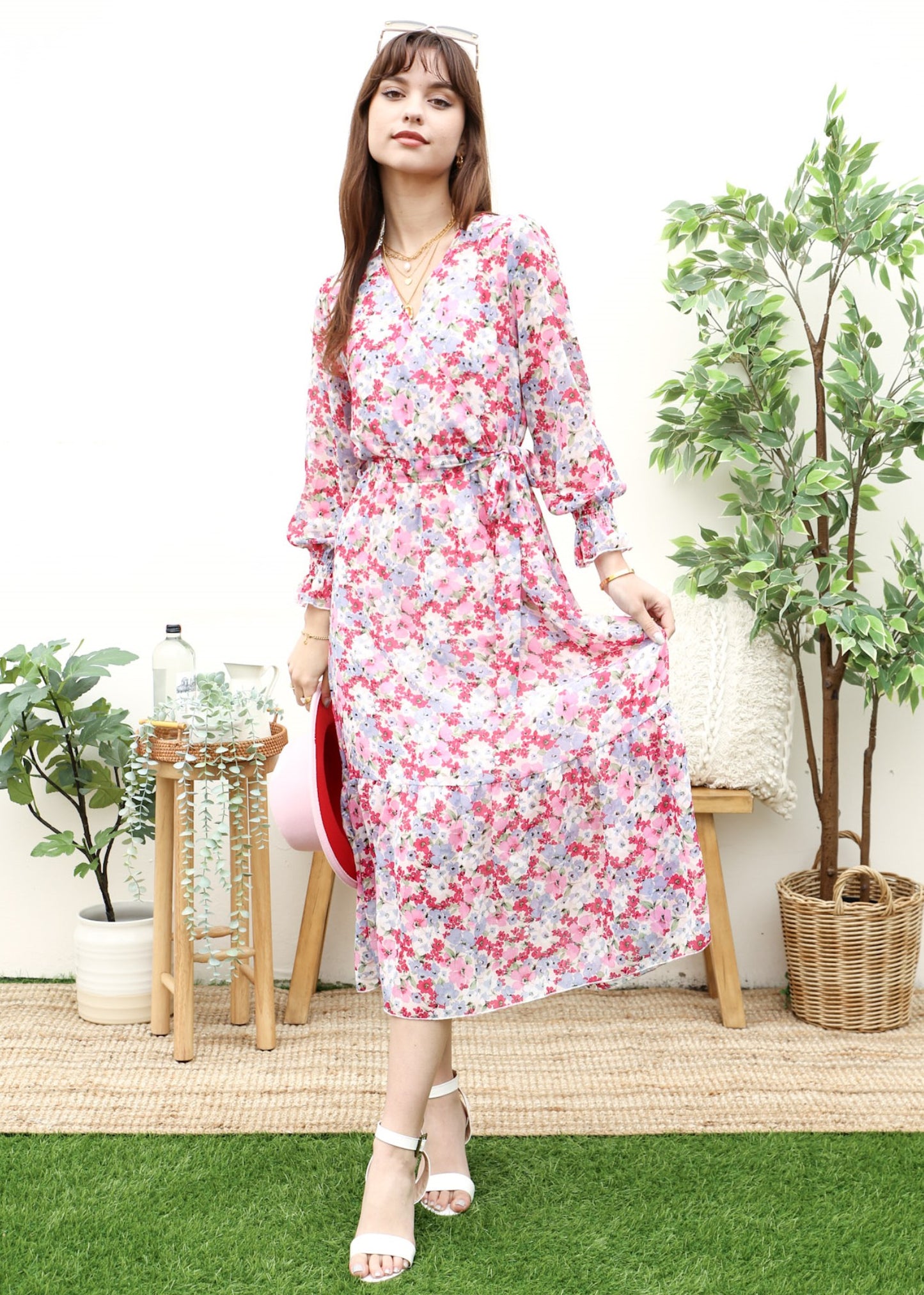Vestido cruzado ligero con estampado floral