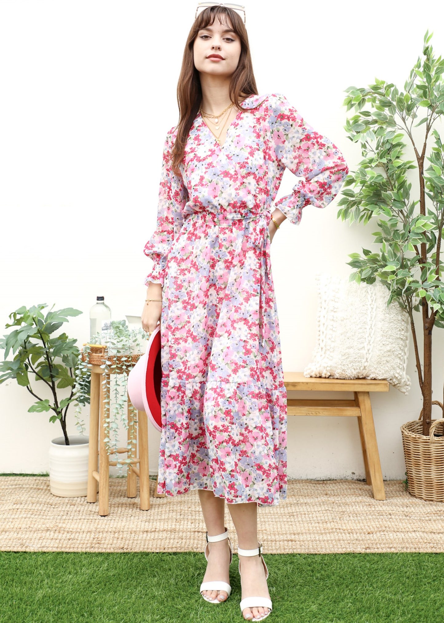 Vestido cruzado ligero con estampado floral