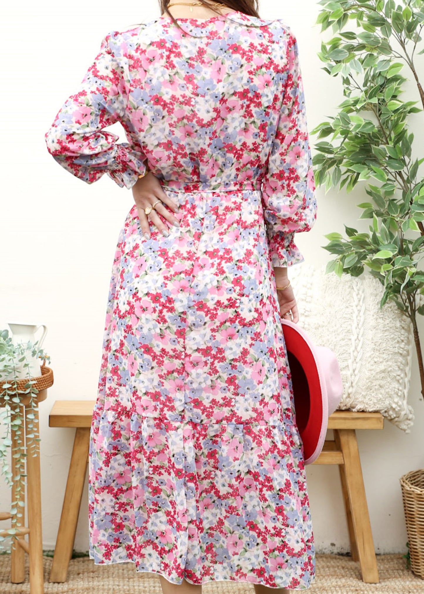 Vestido cruzado ligero con estampado floral
