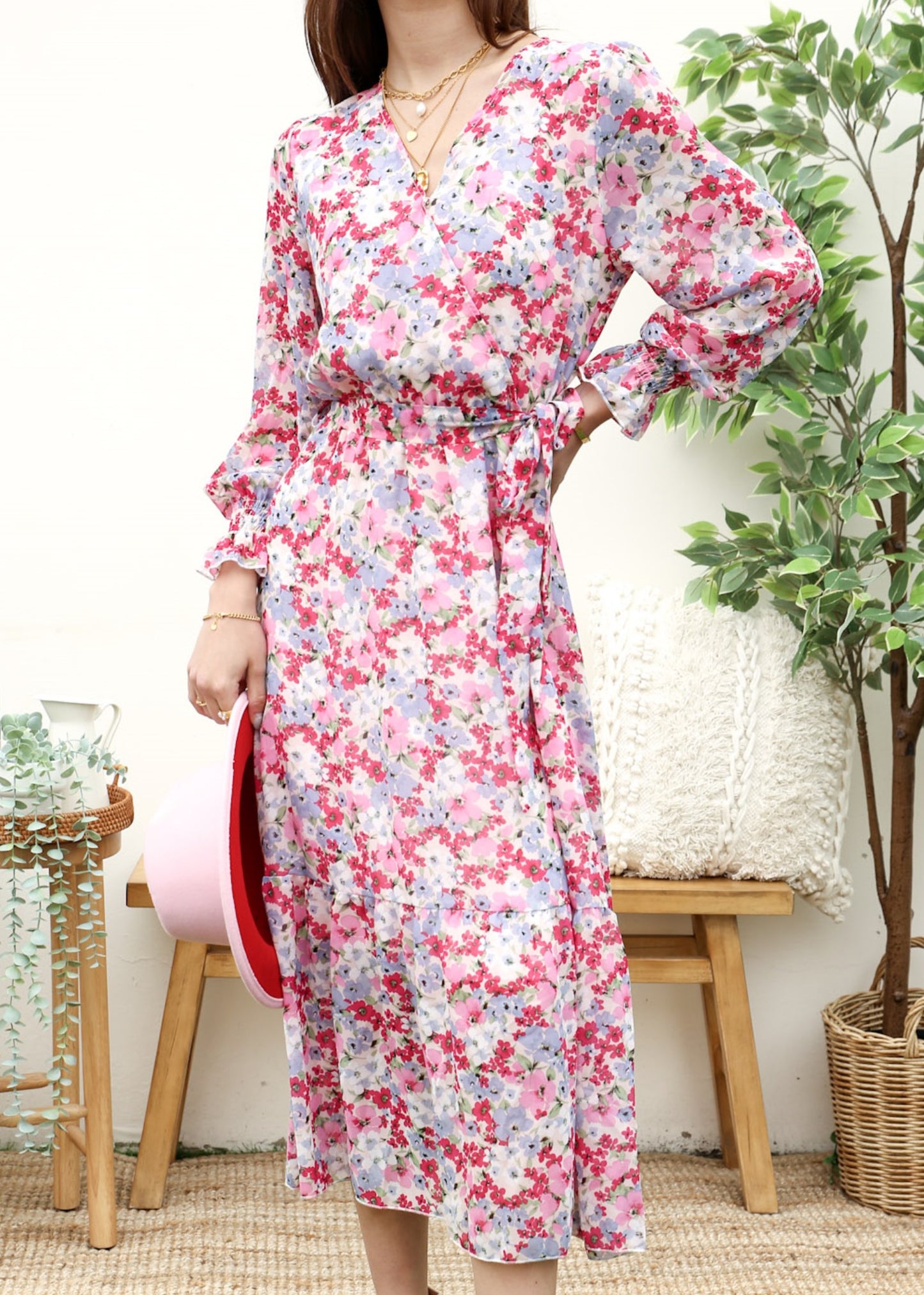 Vestido cruzado ligero con estampado floral