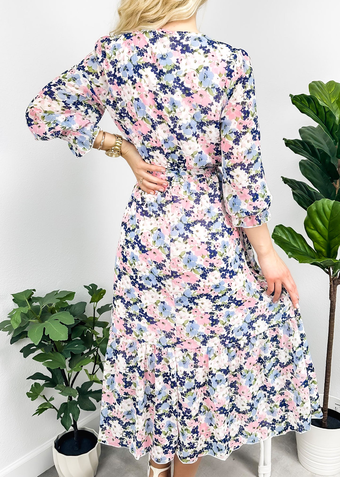 Vestido cruzado ligero con estampado floral
