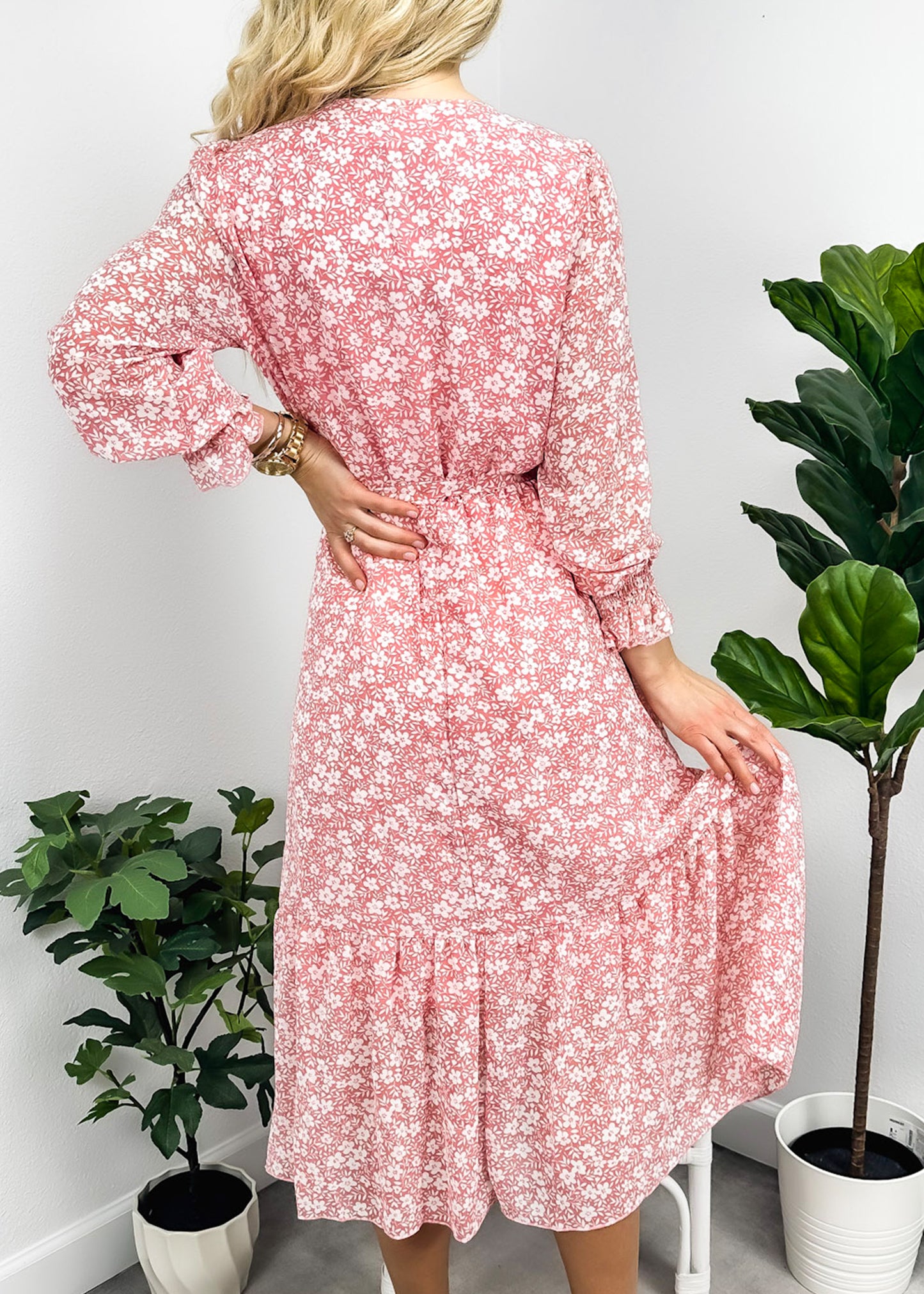 Vestido cruzado ligero con estampado floral