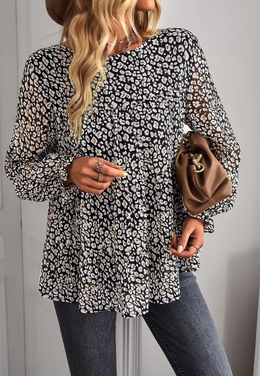 Blusa estampada con cuello redondo y capas