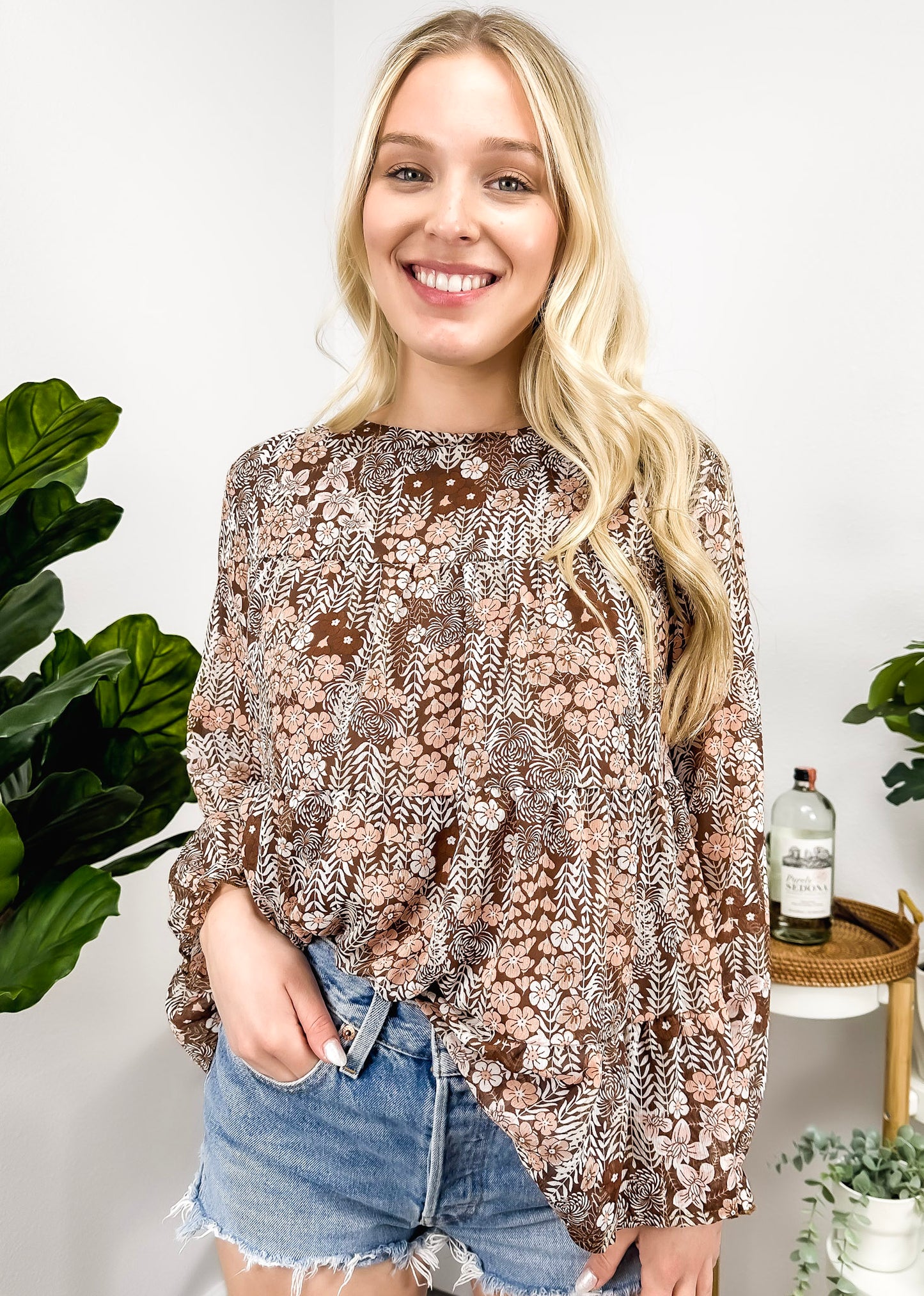 Blusa estampada con cuello redondo y capas