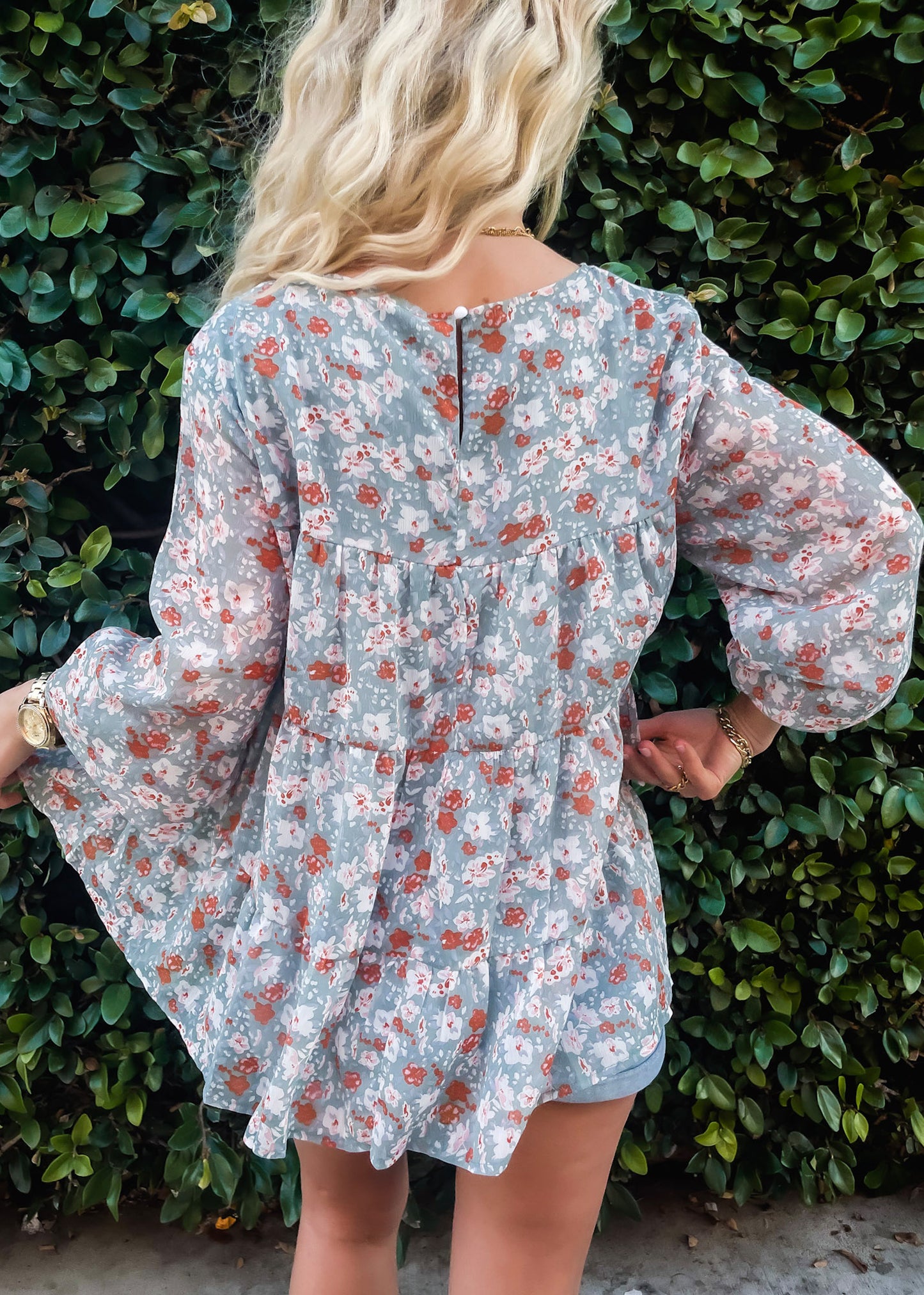 Blusa estampada con cuello redondo y capas