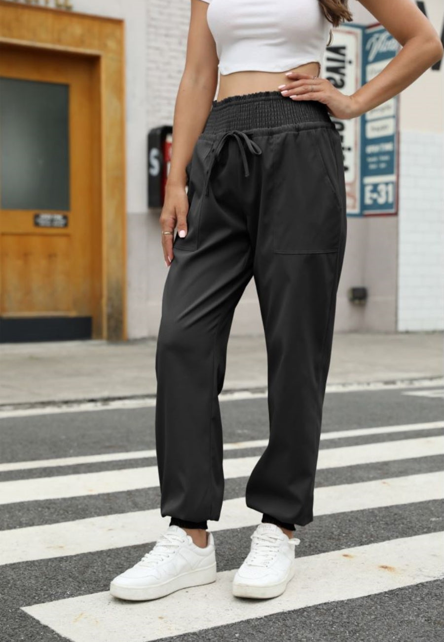 Pantalones deportivos con cintura fruncida