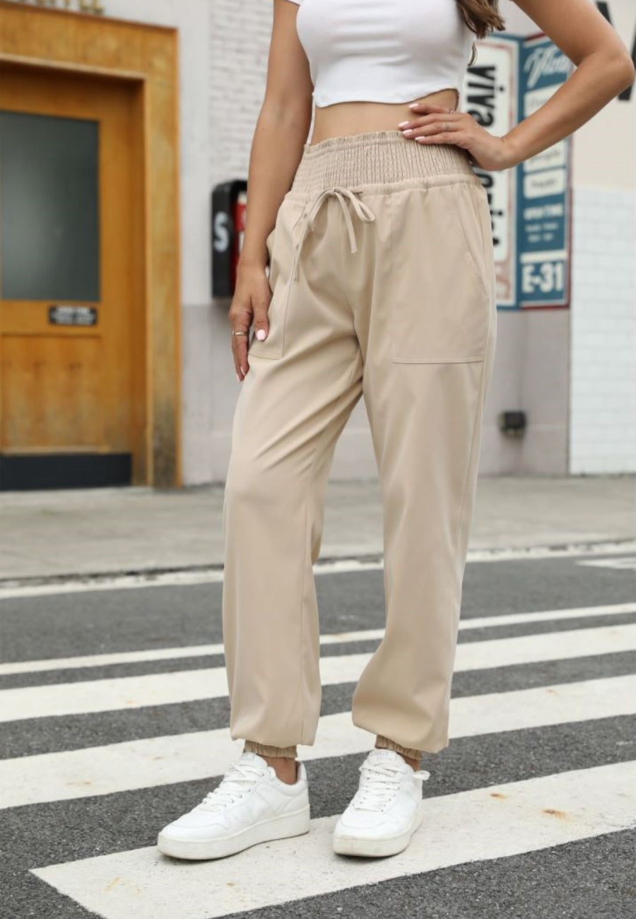 Pantalones deportivos con cintura fruncida
