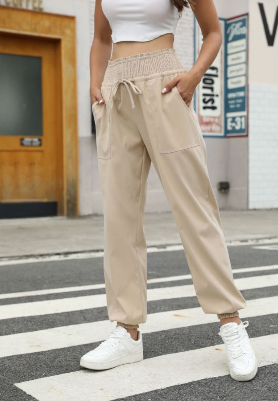 Pantalones deportivos con cintura fruncida
