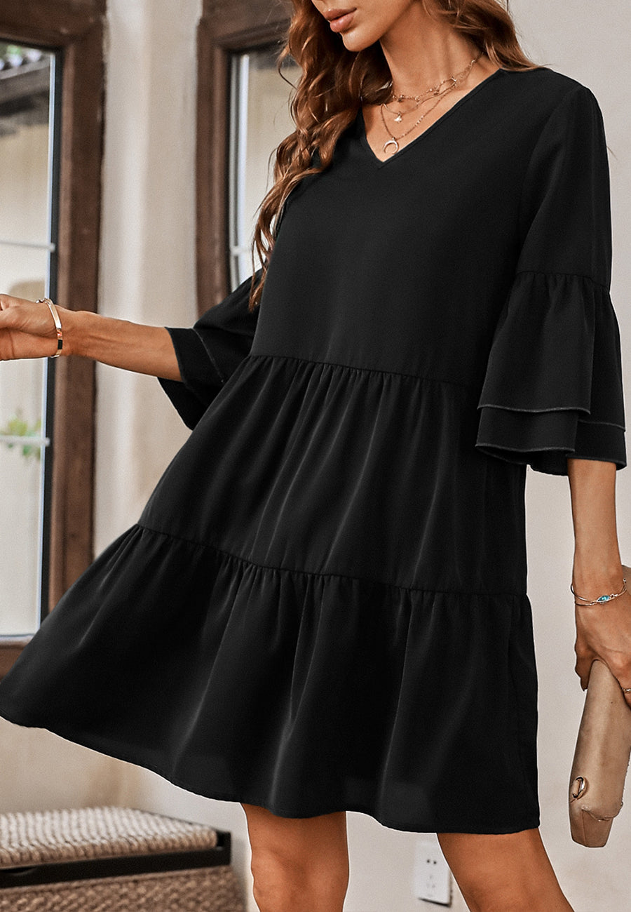 Vestido con mangas con volantes y capas de color liso