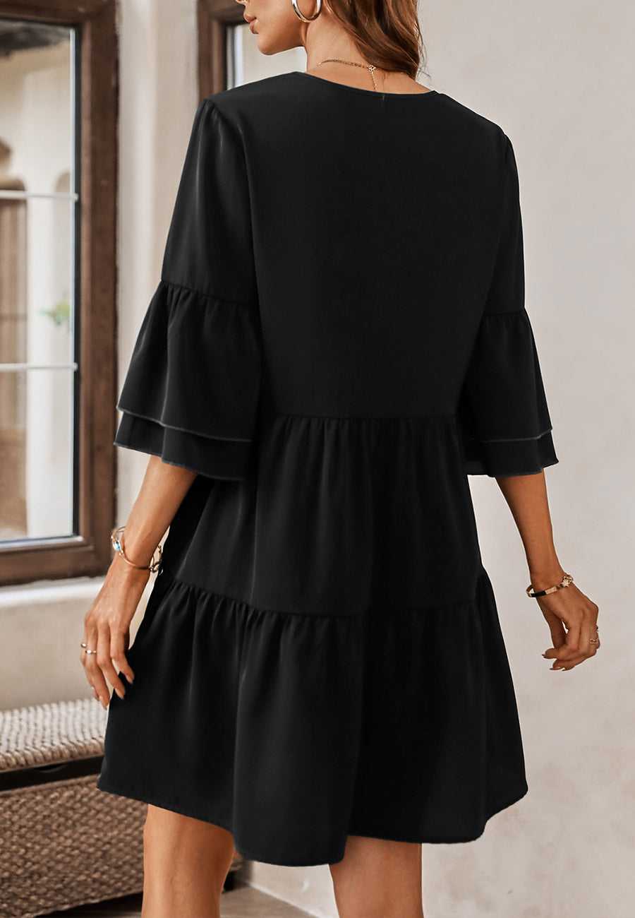 Vestido con mangas con volantes y capas de color liso