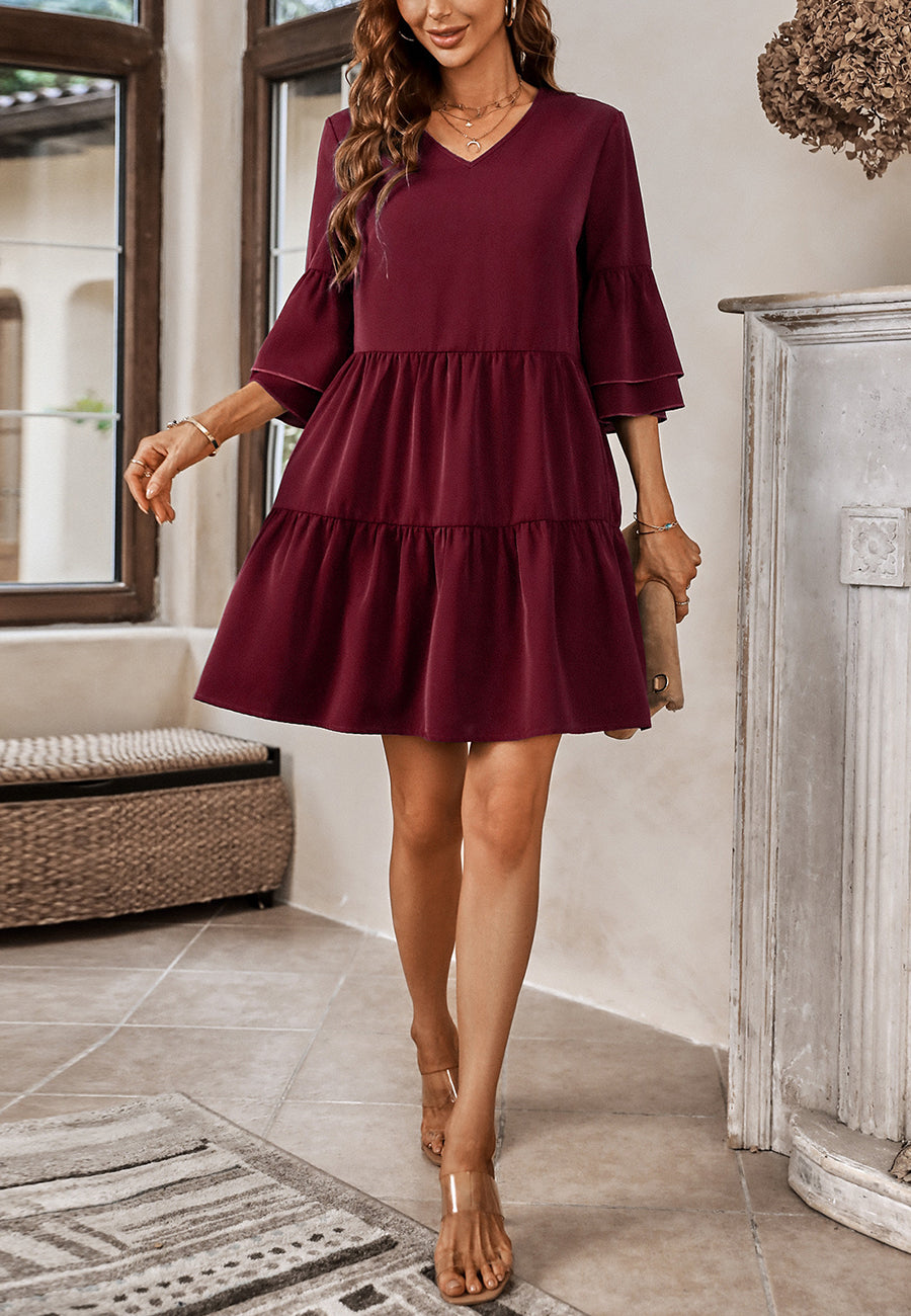 Vestido con mangas con volantes y capas de color liso