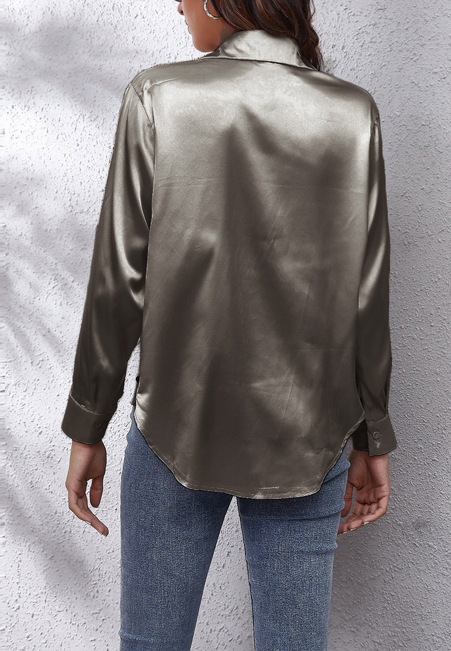 Blusa clásica de satén con botones