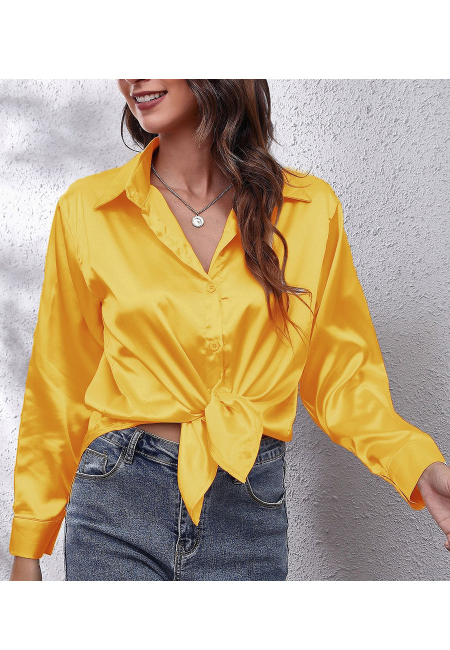 Blusa clásica de satén con botones