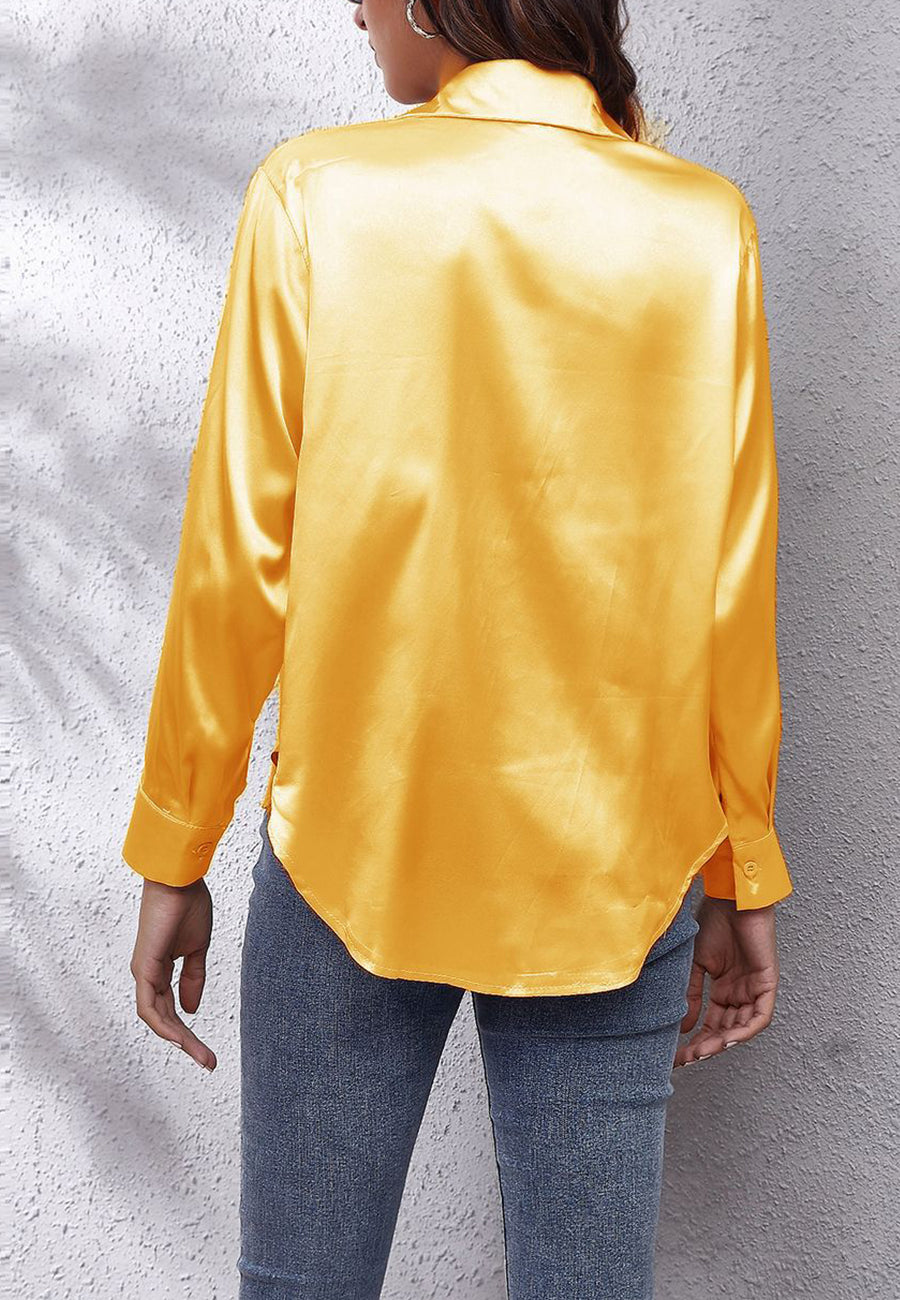 Blusa clásica de satén con botones