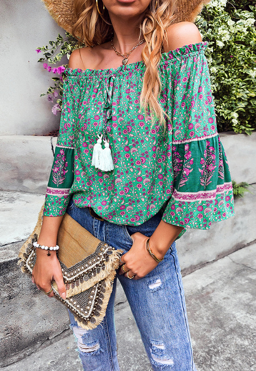 Blusa con borlas y hombros descubiertos