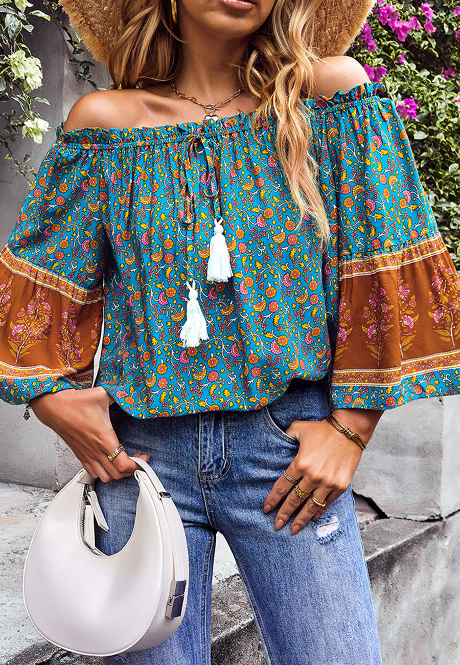 Blusa con borlas y hombros descubiertos